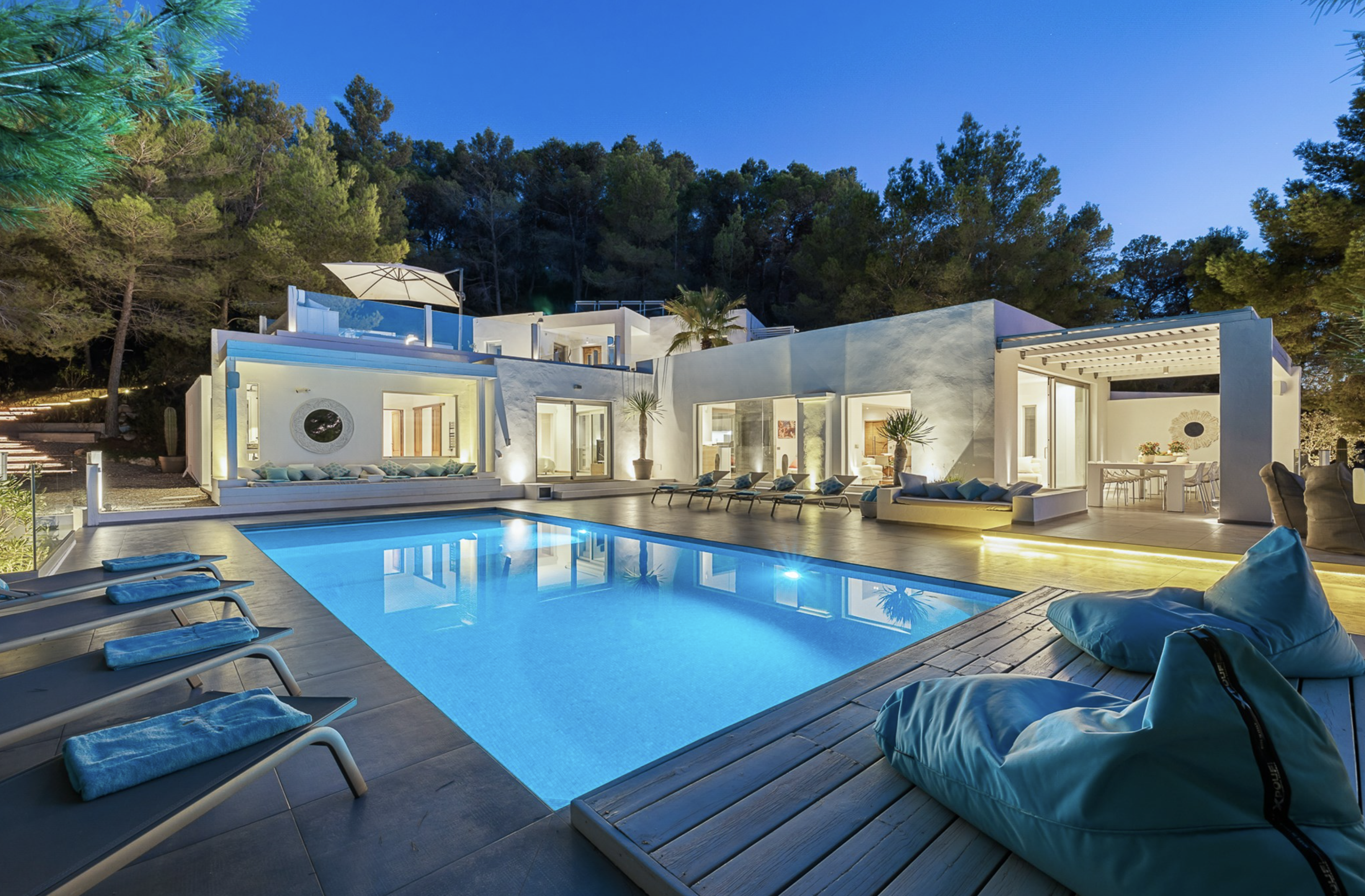 Resa Estates Ivy Cala Tarida Ibiza  luxe woning villa for rent te huur house night.png